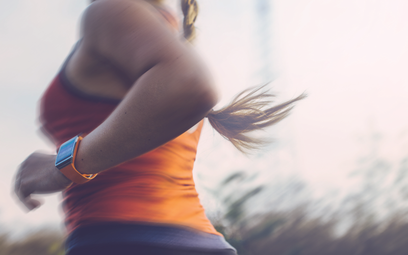 female-running-tracking-health-data-on-smartwatch-800x500px